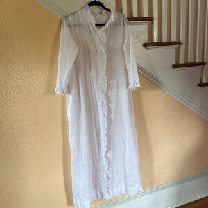 Vintage white cotton nightgown/dressing robe